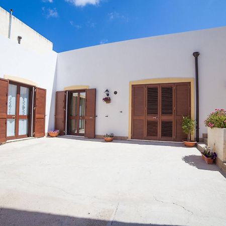 Bianco Sale Trapani Bed & Breakfast Rilievo Exterior photo